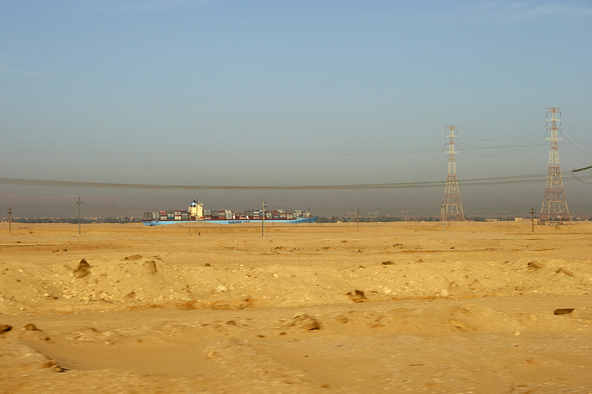 (005) Schiff auf dem Suez-Kanal